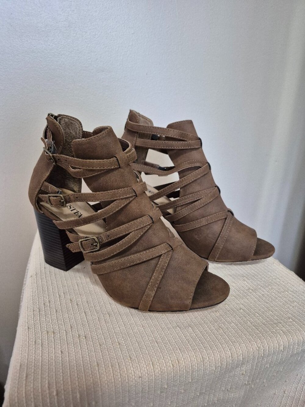 Gladiator-style heeled shooties
